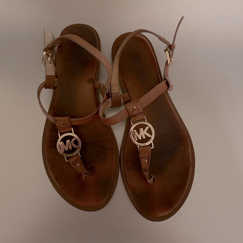 Michael Kors Sondra Thong Sandals Luggage Gold Saffiano Leather
